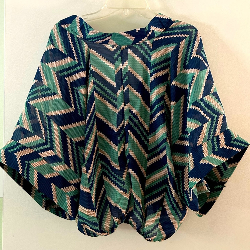 Chevron Patterned Crop Top - Picture 4 of 4
